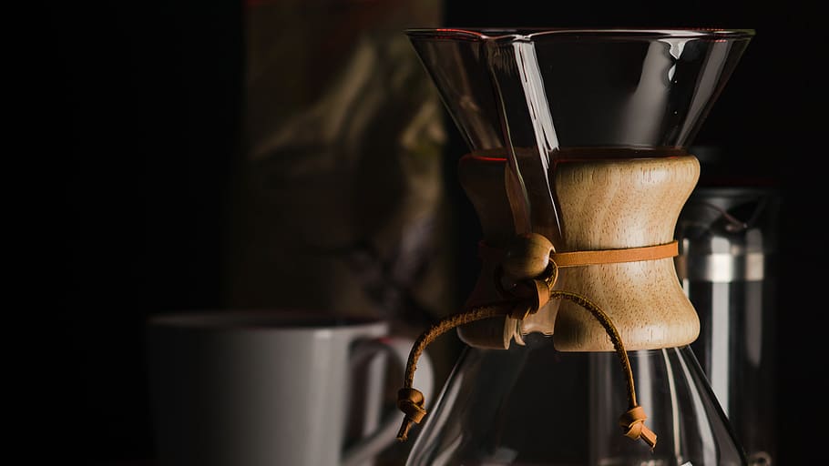 tassa, borrós, cafè, fabricant, estris de cuina, chemex, a l'interior, cap gent, fons negre, tir de l'estudi, primer pla, natura morta, fosc, menjar i beguda, sol objecte, beure, preparació, Cafetera, color negre, cafetera exprés, centrar-se en primer pla, material de fusta, precisió, equipament, cafè - beguda, 2K
