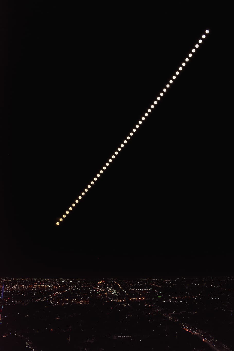 eclisse, astronomia, notte, Luna, melbourne, Australia, natura, all'aperto, eclissi lunare, universo, spazio, 4701, luce, astrofotografia, Google, Youtube, trending, fotografia, nero, architettura, esterno dell'edificio, città, illuminato, paesaggio urbano, struttura costruita, nessuno, cielo, copia spazio, costruzione, buio, attrezzatura per l'illuminazione, vista aerea, vita di città, 5K