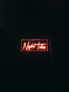 fotografie, semnalizare neon, întuneric, decor, proiecta, seară, iluminat, neon, lumini de neon, semn neon, noapte, semnalizare, comunicare, semn, nici o persoana, spațiu copie, îndrumare, roșu, text, echipamente de iluminat, western script, majusculă, în interior, semn de direcție, direcţie, lumină - fenomen natural, arrow simbol, transport, ușoară, Fundal negru, aşteptare, 4K