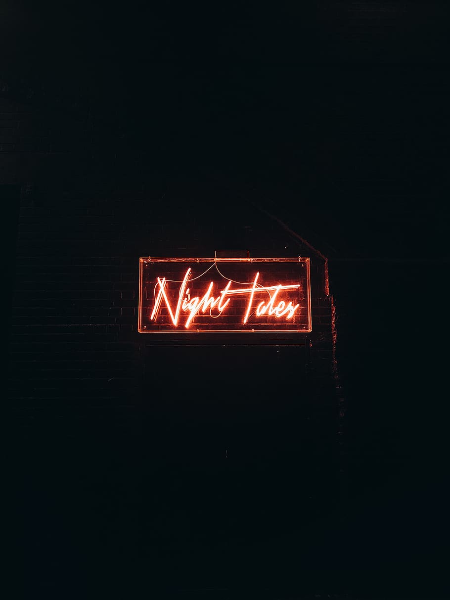 foto, senyalització de neó, fosc, decoració, disseny, tarda, il·luminat, neó, llums de neó, senyal de neó, nit, senyalització, comunicació, signe, cap gent, còpia espai, orientació, vermell, text, equips d’il·luminació, guió occidental, lletra majúscula, a l'interior, senyal direccional, direcció, llum - fenomen natural, símbol de fletxa, transport, llum, fons negre, esperant, 4K