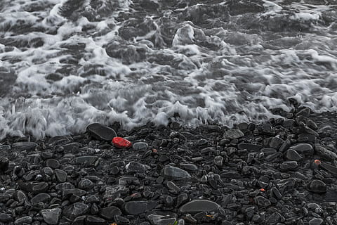 Estats Units, ogunquit, platja, roques, aigua, oceà, còdols, mar, rock, sòlid, terra, naturalesa, vista d’angle alt, dia, esport, bellesa a la natura, cap gent, esport aquàtic, rock - object, a l'aire lliure, pedra - objecte, onada, moviment, 5K, CC0, domini públic, lliure de regalies