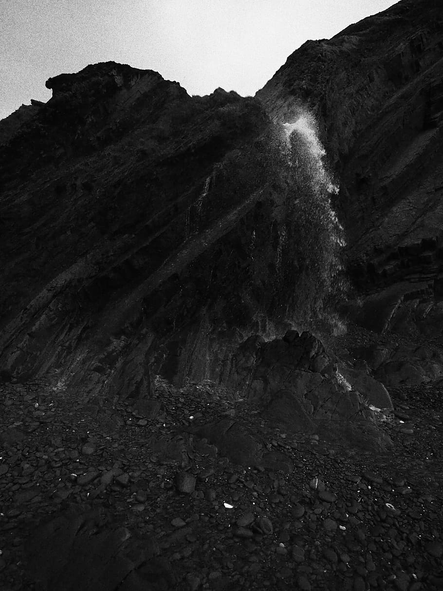 schwarz, Stimmung, Vereinigtes Königreich, Devon, Wind, Wasser, Strand, dunkel, Berg, keine Leute, Szenen - Natur, Natur, Schönheit in der Natur, Ruhe, Land, Tag, Umgebung, ruhige Szene, Himmel, Landschaft, Gebirge, Rock, physische Geographie, draußen, Nicht-städtische Szene, Geologie, solide, Formation, Gipfel, 4K