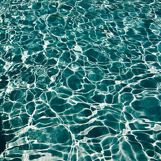 Wasser, Muster, Textur, Schwimmbad, gewellt, Vollbild, Hintergründe, Natur, keine Leute, Ufergegend, Blau, Tag, Sonnenlicht, Ruhe, draußen, natürliches Muster, Meer, Reflexion, High Angle View, türkisfarben, sauber, 1080P, CC0, gemeinfrei, lizenzfrei