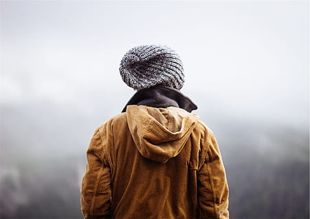 persone, cappello, tocco, giacca, capi di abbigliamento, retrovisore, dalla vita in su, nebbia, una persona, adulto, vestiti caldi, inverno, in piedi, concentrarsi sulle conoscenze acquisite, giorno, natura, cappotto, abbigliamento casual, copia spazio, all'aperto, cappuccio, cappuccio - abbigliamento, 1080P, CC0, dominio pubblico, privo di copyright