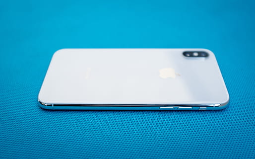 teknologi, apel, iphone, iphone 10, iphone x, x, ponsel pintar, telepon genggam, ponsel, mengaburkan, kedalaman, telepon, lense, kamera, biru, teknologi nirkabel, latar belakang berwarna, tembakan studio, koneksi, komunikasi, latar belakang biru, dalam ruangan, perangkat informasi portabel, menyalin ruang, merapatkan, objek tunggal, tidak ada orang, layar perangkat, portabilitas, tablet digital, kesederhanaan, komunikasi global, kosong, pesan, balapecah, 4K, CC0, domain publik, bebas royalti