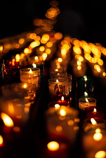 tændte stearinlys, lys, ild, vagt, diwali, gul, påske, kontrast, sort, Frankrig, Reims, bokeh, kirke, katolsk, mørk, orange, stearinlys, svagt lys, Lad der være lys, flamme, belyst, brænding, selektiv fokusering, belysningsudstyr, tro, varme - temperatur, religion, glødende, spiritualitet, brand - naturligt fænomen, indendørs, te lys, sted for tilbedelse, ingen mennesker, bygget struktur, alter, 5K, CC0, offentligt domæne, royaltyfrie