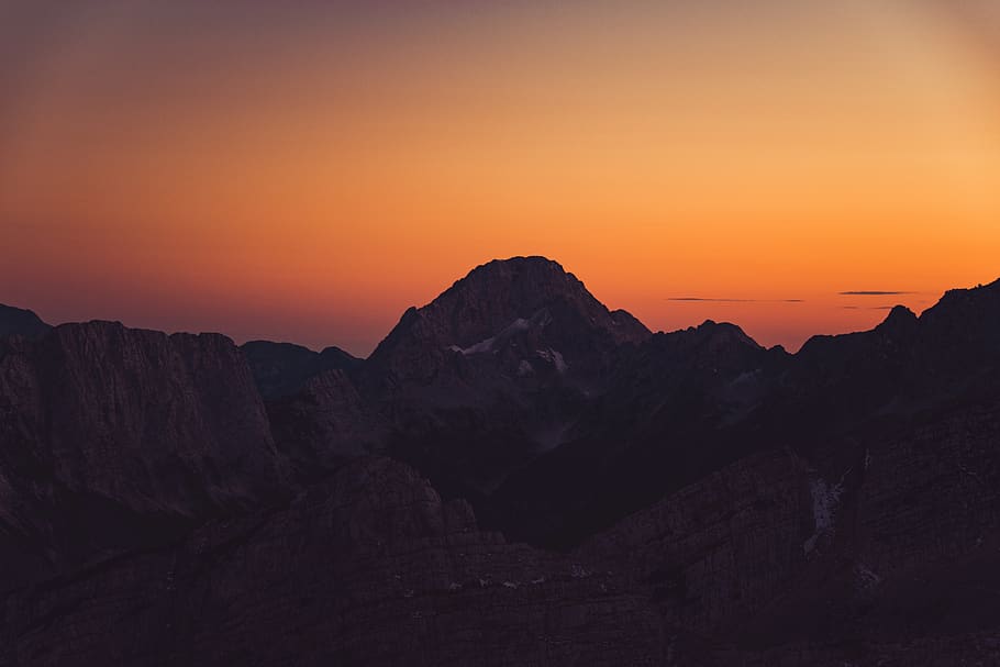 hory, vrcholy, útesy, západ slunce, soumrak, oranžový, nebe, stíny, krajina, Příroda, dobrodružství, krása v přírodě, hora, scenics - příroda, klidné scény, oranžová barva, klid, pohoří, mimoměstské scény, idylický, životní prostředí, silueta, Skála, nikdo, fyzická geografie, dálkový, rock - objekt, venku, horský vrchol, romantické nebe, 5K