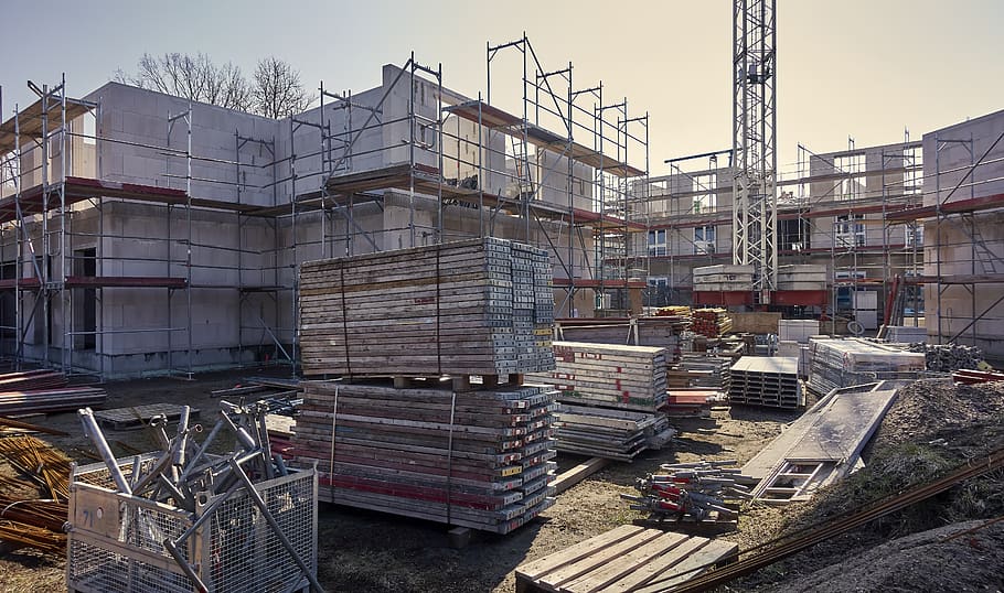 costruzione, posto, gru, armatura, Materiale, nuova costruzione, gamma, scatola, industria, espressione, calcestruzzo, architettura, struttura costruita, cielo, esterno dell'edificio, pila, industria di costruzioni, sito di costruzione, giorno, sviluppo, nessuno, natura, metallo, all'aperto, fabbrica, macchinario, contenitore, grande gruppo di oggetti, città, discarica, 5K