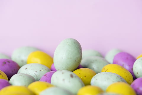 hvid, flerfarvede, æg parti, baggrund, bønne, lyse, slik, slik baggrund, chokolade, chokoladeæg, kakao, farve, farverig, farver slik, godbid, konfekture, kopiere plads, lækker, design rum, forskel, alsidig, påske, æg, smag, mad, individualitet, makro, broget, pastel, Runde ud, snack, stå, sten-, sukker, sukkerholdige, søde bønner, søde sager, velsmagende, struktur, tekstureret, traditionel, behandle, enestående, bred vifte, tapet, mad og drikke, multi farvet, påskeæg, stor gruppe af objekter, studio skud, variation, ingen mennesker, valg, fest, sødt mad, indendørs, farvet baggrund, friskhed, selektiv fokusering, sød, stilleben, lyserød farve, fristelse, lilla, 1080P, CC0, offentligt domæne, royaltyfrie