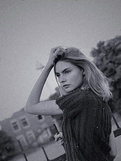 Lituània, vilnius, #angle, #flickr, #tumblr, #etiqueta, #shoot, #idea, #model, #filmpografia, #film, #fashion, #nostalgia, #vintage, #old, #ciutat, #shooting, #imatge, #unplashphoto, #unsplash, una persona, adult jove, dones joves, persones reals, cabell, estils de vida, dones, retrat, mirant, activitat d'oci, bellesa, roba casual, cabell llarg, pentinat, adult, de peu, dona guapa, cintura cap amunt, contemplació, roba calenta, 4K, CC0, domini públic, lliure de regalies