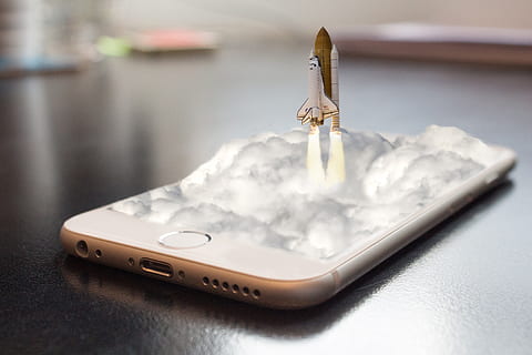 teléfono, cohete, móvil, texto, aleatorio, humano, ilustración, vistoso, resolver, gente, idea, casual, comunicación, tecnología, tecnología inalámbrica, nadie, conexión, centrarse en primer plano, de cerca, enfoque selectivo, mesa, teléfono móvil, naturaleza muerta, bolígrafo, adentro, metal, teléfono inteligente, portabilidad, día, instrumento de escritura, computadora, 4K, CC0, dominio público, libre de derechos