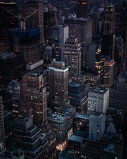 skycraper ในเวลากลางคืน, ภายนอกอาคาร, เมือง, สถาปัตยกรรม, อาคาร, โครงสร้างที่สร้างขึ้น, cityscape, ภายนอกอาคารสำนักงาน, ส่องสว่าง, ตึกระฟ้า, สูง - สูง, กลางคืน, ทันสมัย, แออัด, มุมมองมุมสูง, ฝูงชน, ชีวิตในเมือง, หอคอย, สำนักงาน, ย่านที่อยู่อาศัย, ย่านการเงิน, สถานบันเทิงยามค่ำคืน, 4K, CC0, โดเมนสาธารณะ, ค่าลิขสิทธิ์ฟรี