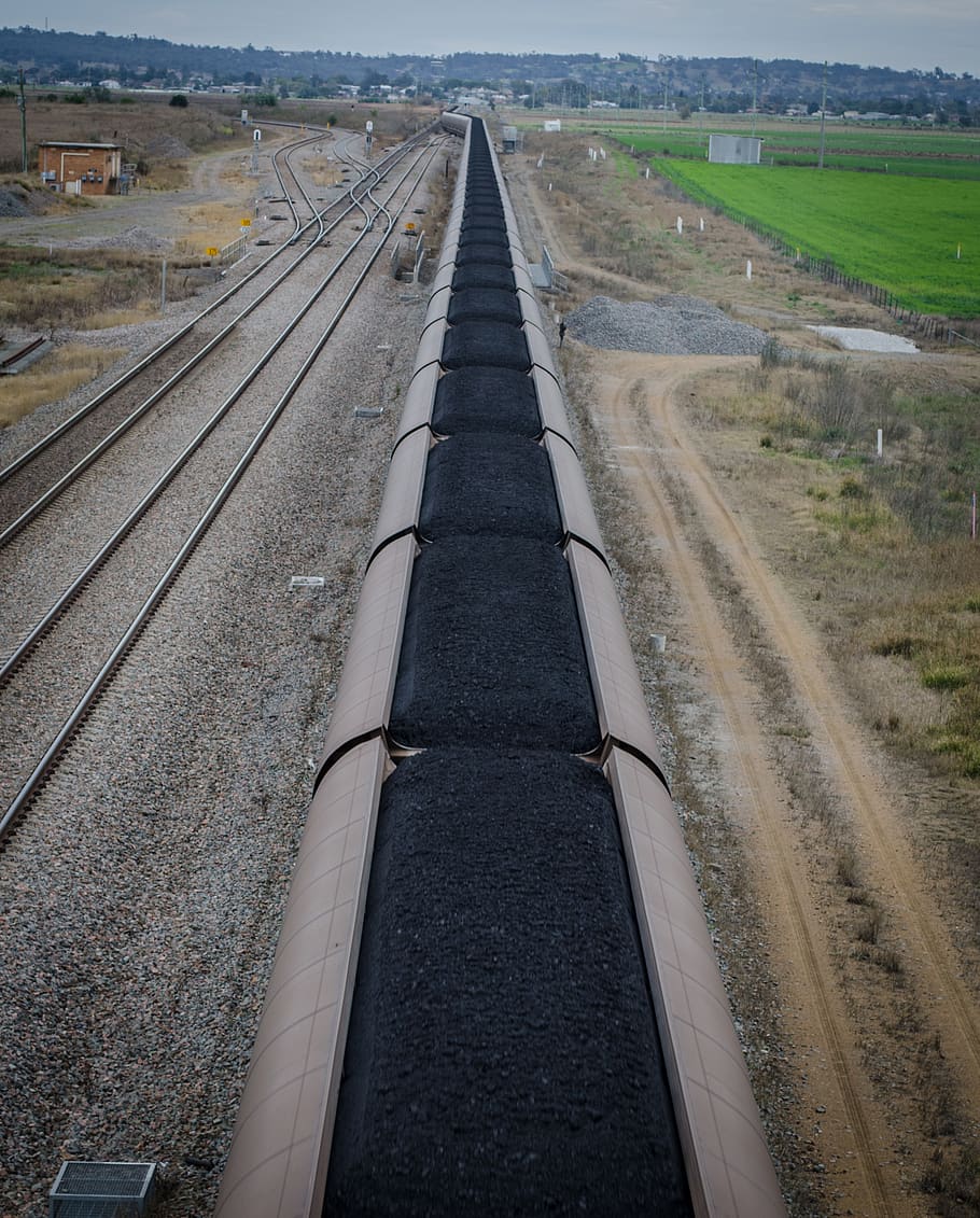 Austràlia, singleton, tren, transport per ferrocarril, transport, vies del ferrocarril, pista, perspectiva decreixent, direcció, el camí a seguir, punt de fuga, cap gent, manera de transport, dia, vista d’angle alt, medi ambient, naturalesa, paisatge, a l'aire lliure, planta, camp, terra, transport públic, paral·lel, llarg, 2K