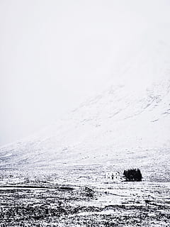 einsam, allein, Konstruktion, Winter, Haus, Residenz, behalten, Landschaft, Berg, Schnee, kalte Temperatur, Schönheit in der Natur, Szenen - Natur, Ruhe, Natur, Tag, keine Leute, Umgebung, ruhige Szene, Nicht-städtische Szene, Himmel, idyllisch, draußen, Land, schneebedeckter Berg, 4K, CC0, gemeinfrei, lizenzfrei