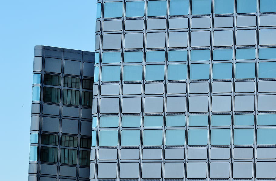 alt, edifici de pujada, clar, blau, cel, arquitectura, edifici, vidre, perspectiva, estructura construïda, exterior de l'edifici, modern, vista d’angle baix, exterior d’edifici d’oficines, vidre - material, patró, cap gent, dia, oficina, ciutat, reflexió, naturalesa, finestra, a l'aire lliure, forma, cel clar, gratacels, 5K