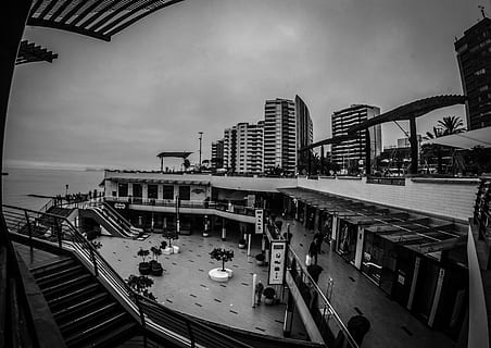 Peru, Lima, architektura, zbudowana struktura, na zewnątrz budynku, Miasto, niebo, transport, środek transportu, budynek, wysoki kąt widzenia, Natura, samochód, pojazd silnikowy, woda, chmura - niebo, przypadkowi ludzie, życie w mieście, pojazd lądowy, pejzaż miejski, ulica, Droga, na dworze, most - struktura stworzona przez człowieka, budynek biurowy na zewnątrz, wieżowiec, 2K, CC0, domena publiczna, darmowe zdjęcia