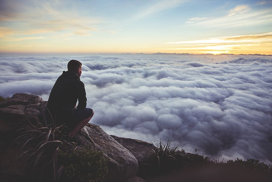 tramonto, cielo, nuvole, tipo, analizzare, cercare, guardare, rocce, persone, nuvola - cielo, bellezza nella natura, scenics - natura, attività di svago, una persona, stili di vita, persone reali, seduta, scena non urbana, natura, la tranquillità, scena tranquilla, roccia - oggetto, idilliaco, solido, roccia, vacanze, guardando a vista, all'aperto, 2K