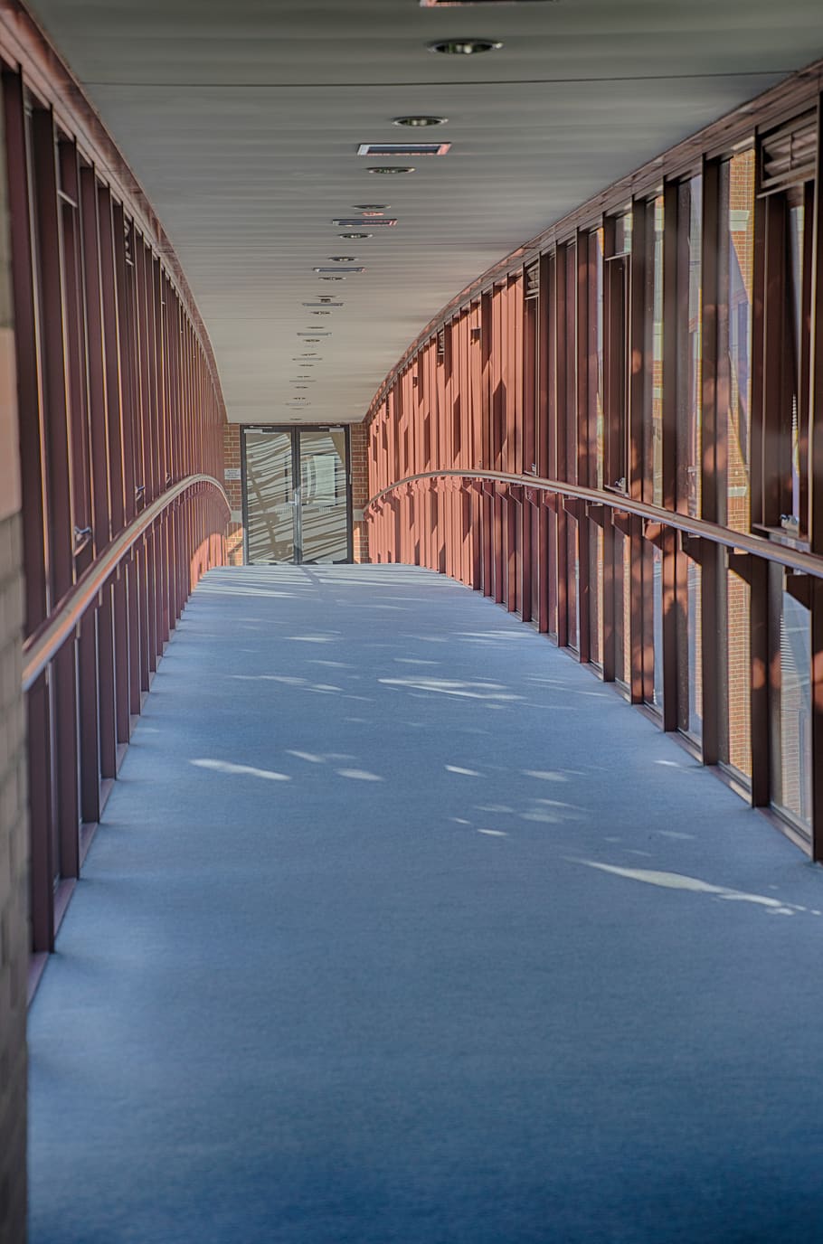 Austràlia, perth, pont, caminar, passadís, préssec, blau, passarel·la, Camí, direcció, arquitectura, el camí a seguir, estructura construïda, buit, cap gent, arcade, edifici, dia, a l'interior, perspectiva decreixent, absència, en fila, sostre, naturalesa, sendera, transport, llum solar, columna arquitectònica, llarg, columnata, 5K