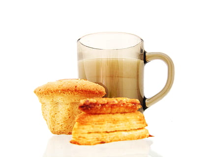 gebakken, bakkerij, brood, ontbijt, bun, cake, cornflakes, verzameling, heerlijk, toetje, diner, aan het eten, voedsel, graan, groep, geïsoleerd, lunch, maaltijd, rollen, schaduw, tussendoortje, zoet, lekker, wit, eten en drinken, drinken, verfrissing, witte achtergrond, studio opname, kop, mok, koffiekop, uitknippen, melk, geen mensen, koffie, binnenshuis, koffie - drankje, stilleven, zuivel product, detailopname, versheid, glas, 1080P, CC0, publiek domein, royaltyvrij