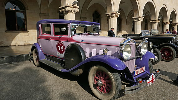 Old Timer, Marmon, oude auto, gori, Georgië, Amerikaanse oldtimers, Amerika, wijze van transport, vervoer, landvoertuig, architectuur, ingebouwde structuur, buitenkant van het gebouw, stad, boog, motorvoertuig, auto, incidentele mensen, straat, retro gestileerd, dag, reizen, vintage auto, weg, stationair, gebouw, architectonische kolom, 5K, CC0, publiek domein, royaltyvrij