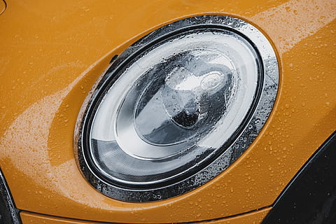 faro del vehicle, llum, faro, pneumàtic, màquina, roda del cotxe, roda, iot, transport, vehicle, hubcap, símbol, emblema, marca comercial, logotip, lent de contacte, la vida marina, animal, rèptil, tortuga, caixa de tortuga, primer pla, equipament per a la llar, groc, rentadora, cap gent, vista d’angle alt, color taronja, aparell, forma geomètrica, bugaderia, maquinària, a l'interior, metall, cercle, dia, marc complet, forma, reflexió, neteja, crom, 4K, CC0, domini públic, lliure de regalies