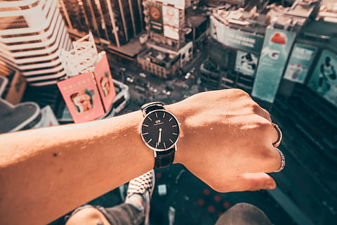 city watch, city and UrbanFashion, clock, hD Wallpaper, time, watch, human hand, architecture, hand, human body part, city, building exterior, one person, built structure, men, wristwatch, high angle view, adult, holding, lifestyles, outdoors, close-up, human arm, human limb, 2K