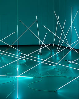 weiße Metallrahmen, Licht, Wand, Struktur, Kunst, moderne Kunst, zeitgemäß, dunkel, Blau, abstrakt, Tube, fluoreszierend, Neon-, Kunstinstallation, Lichtstrahl, Strahl, Symmetrie, Nachtfotografie, trübe, Nacht-, Petrol, Hintergründe, Technologie, Verbindung, Internet, glühend, Konzepte, Computer, Daten, Geschäft, Design, digital erzeugtes Bild, Kommunikation, Illustration, futuristisch, Computergrafik, Ideen, Licht - natürliches Phänomen, Muster, dreidimensionale Form, modern, 4K, CC0, gemeinfrei, lizenzfrei