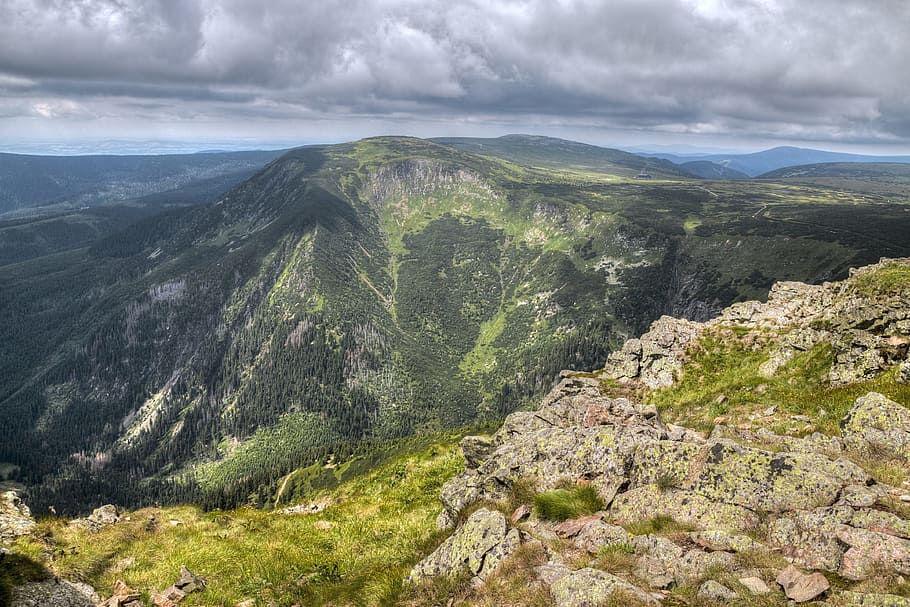 ver, Valle, snezka montaña krkonose, nacional, parque, ambiente, montaña, paisaje, nube - cielo, paisajes - naturaleza, belleza en la naturaleza, naturaleza, cielo, cordillera, tierra, planta, destinos de viaje, árbol, nadie, viaje, tranquilidad, escena tranquila, al aire libre, árbol conífero, pico de la montaña, 4K