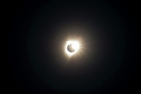 ay Tutulması, gökyüzü, doğada güzellik, Güneş tutulması, tutulma, ay, astronomi, Güneş, uzay, doğa, insansız, doğal fenomen, Güneş ışığı, düşük açılı görünüş, manzaralar - doğa, Ay ışığı, açık havada, karanlık, sakin sahne, huzur, parlaklık, parlak, 5K, CC0, kamu malı, telif ücretsiz