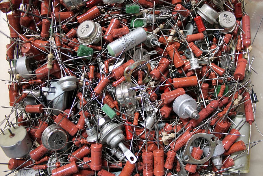 electrònica, resistència, vintage, ràdio, components de ràdio, gran grup d'objectes, fons, marc complet, abundància, cap gent, metall, primer pla, vista d’angle alt, natura morta, a l'interior, dia, Munt, pila, elecció, qüestions ambientals, plàstic, escombraries, reciclatge, variació, tub de tub, acer, 4K