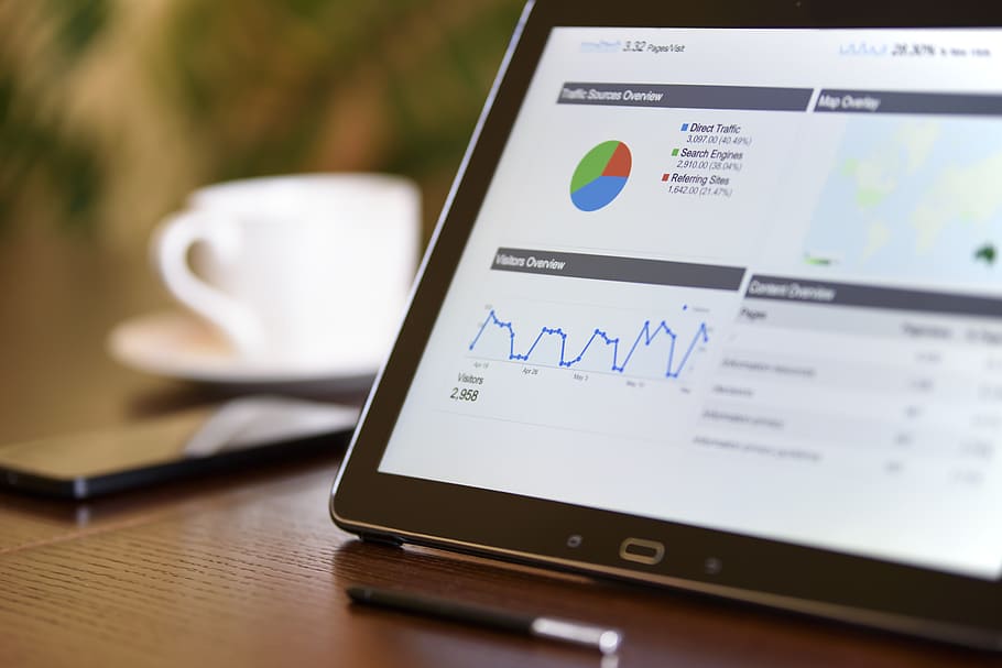 Černá, samsung tabletový počítač, analytik, analytiky, rozmazat, grafy, detail, káva, pohár, lavice, přístroj, elektronika, kancelář, telefon, výsečový graf, zpráva, obrazovka, chytrý telefon, software, stylus, tableta, technologie, dotek, Dotyková obrazovka, webová stránka, dřevěný stůl, práce, bezdrátové technologie, sdělení, stůl, spojení, Internet, digitální tablet, nikdo, přenosné informační zařízení, přenosnost, počítačová síť, podnikání, text, jídlo a pití, počítač, zaměřit se na popředí, finance, 5K