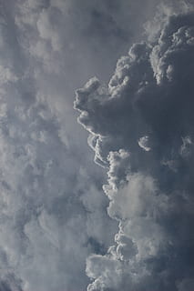 núvols forts, atmosfera, núvol, núvols, cloudscape, ennuvolat, la llum del dia, cel, alt, inflat, escènic, skyscape, tempesta, temps, núvol - cel, bellesa a la natura, escenics - natura, cap gent, vista d’angle baix, naturalesa, dia, tranquil·litat, fons, Color blanc, escena tranquil·la, a l'aire lliure, marc complet, idíl·lic, cel dramàtic, suavitat, meteorologia, 5K, CC0, domini públic, lliure de regalies