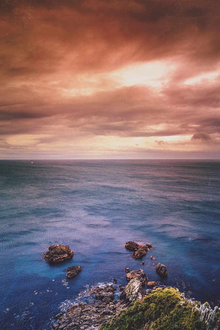posta de sol, cel, núvols, horitzó, oceà, mar, aigua, Riba, Costa, naturalesa, roques, penya-segats, bellesa a la natura, núvol - cel, escenics - natura, horitzó sobre l’aigua, escena tranquil·la, tranquil·litat, cap gent, platja, idíl·lic, terra, rock, sòlid, rock - object, a l'aire lliure, litoral rocós, 4K