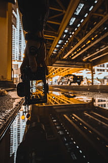 osoba, hospodářství, Fotoaparát, louže, odraz, silnice, fotit, průmysl, uvnitř, zaměřit se na popředí, architektura, železniční trať, svítí, stroje, technologie, zařízení, dráha, železniční dopravy, stavba, kov, továrna, strojní část, osvětlovací zařízení, přeprava, výrobní zařízení, skutečných lidí, strop, kovový průmysl, průmyslové vybavení, 5K, CC0, veřejná doména, bez autorských práv