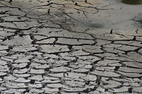 lama, rachaduras, seca, quadro completo, origens, rachado, seco, clima árido, clima, padronizar, ninguém, visão de alto ângulo, meio Ambiente, texturizado, terra, dia, natureza, campo, estéril, padrão natural, scenics - natureza, ao ar livre, 4K, CC0, domínio público, royalty free