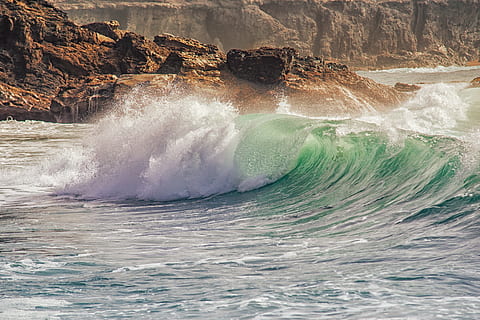 ocean bølge, vind, bølge, storm, klippe, ocean, hav, vand, bevægelse, skønhed i naturen, scenics - natur, strøm, magt i naturen, sport, havnefronten, vandsport, surfing, natur, sprøjt, vandfald, dag, flydende vand, lang eksponering, udendørs, flyder, breaking, rammer, 4K, CC0, offentligt domæne, royaltyfrie