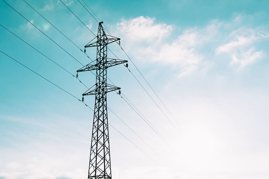 Draht, Wolke, Grün, Blau, Licht, Himmel, Turm, Getriebe, Elektrizität, Strommast, Flachwinkelansicht, Technologie, Kabel, Stromleitung, Verbindung, Netzteil, Kraftstoff- und Stromerzeugung, wolke - himmel, keine Leute, große Höhe, Tag, Natur, Metall, draußen, gebaute Struktur, die Architektur, Lichtanlage, elektrische Ausrüstung, Komplexität, türkisfarben, elektrische Komponente, 5K