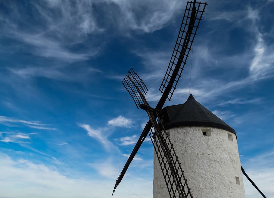 negre, blanc, torre de molí de vent, clar, blau, cel, núvols, aerogenerador, molí de vent, vista d’angle baix, núvol - cel, generació de combustible i energia, energia renovable, energia alternativa, conservació del medi ambient, energia eòlica, turbina, molí de vent tradicional, naturalesa, medi ambient, dia, cap gent, tecnologia, arquitectura, a l'aire lliure, escena rural, 4K