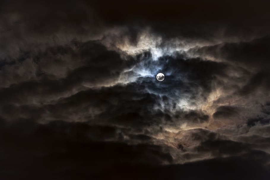tam, ay, kapalı, bulutlar, bulut - gökyüzü, gece, gökyüzü, uzay, insansız, astronomi, karanlık, manzaralar - doğa, Dolunay, doğa, dramatik gökyüzü, cloudscape, doğada güzellik, geometrik şekil, açık havada, atmosferik ruh hali, arka, bulutlu, parlak, tutulma, Ay ışığı, 5K
