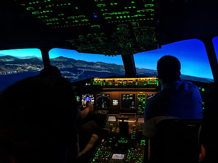 dos, homes, assegut, panell de control d’avions, cabina, humà, persona, gent, glattbrugg, rohrholzstrasse 67, suïssa, control, pilot, simulador de copilot, avió, volant, volar, comptador de barres, pub, silueta, maquinari, maquinari de l'ordinador, electrònica, vista del darrere, dues persones, viatjar, transport, persones reals, vehicle aeri, vidre - material, manera de transport, interior del vehicle, panell de control, parabrisa, viatge, a l'aire lliure, uniforme, indústria aeroespacial, pilotatge, 4K, CC0, domini públic, lliure de regalies