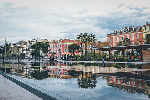 die Architektur, Gebäude, Infrastruktur, Struktur, Einrichtung, Wohnung, Fenster, Eigentumswohnung, Hotel, städtisch, Stadt, Wolken, Himmel, Wasser, Reflexion, Gebäudehülle, gebaute Struktur, Baum, wolke - himmel, Natur, Pflanze, Ufergegend, See, keine Leute, Tag, draußen, Reiseziele, Wohngegend, reflektierender Pool, 5K, CC0, gemeinfrei, lizenzfrei