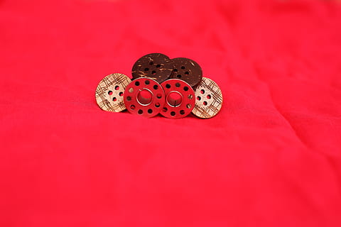 бобина, машина, шитье, катушки, катушка, цветной, красочный, цвета, хлопок, ремесло, творческий подход, шитье дамского платья, вышивка, ткань, мода, волокно, хобби, макрос, промышленность, шить, шпуля, портной, нить, потоки, красный, студийный снимок, в помещении, натюрморт, форма сердца, копировать пространство, крупный план, нет людей, цветной фон, любить, пятнистый, положительные эмоции, эмоция, Таблица, животные темы, праздник, форма, красный фон, группа объектов, день святого валентина - праздник, 5K