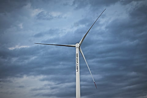 energia eolica, vento, mulino a vento, ambiente, Generatore, cielo, eco-friendly, alternativa, natura, prestazione, tecnologia, turbina eolica, nuvola - cielo, turbina, energia rinnovabile, energia alternativa, conservazione dell'ambiente, combustibile e produzione di energia, Inquadratura dal basso, nessuno, giorno, all'aperto, pompa dell'acqua, tempesta, alto - alto, risorse sostenibili, 2K, CC0, dominio pubblico, privo di copyright