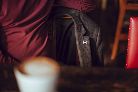 bolț, aparat foto, formal, haină, negru, midsection, bărbați, oameni adevărați, îmbrăcăminte, stiluri de viață, permanent, selectiv, deținere, haine casual, partea corpului uman, a închide, în interior, sacou, Activitatea de agrement, vedere din față, zi, adult, 5K, CC0, domeniu public, fără drepturi de autor