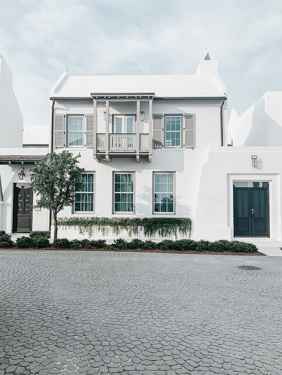 Camí, passarel·la, casa, finestra, habitatge, edifici, Alys Beach, Estats Units, vila, porta, vorera, paviment, planta, paret, decoració de la llar, cel, verd, blanc, carrer, estructura construïda, arquitectura, exterior de l'edifici, ciutat, núvol - cel, barri residencial, dia, llambordes, naturalesa, cap gent, a l'aire lliure, sendera, Color blanc, arbre, apartament, 4K