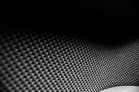 ecuador, quito, patró, fons de pantalla, gris, blanc i negre, fons, textura, cap gent, resum, primer pla, repetició, fosc, color negre, metall, tecnologia, marc complet, a l'interior, forma, embolic de cables, quadrícula, en fila, disseny, indústria, efecte texturat, fons negre, fons abstractes, 5K, CC0, domini públic, lliure de regalies