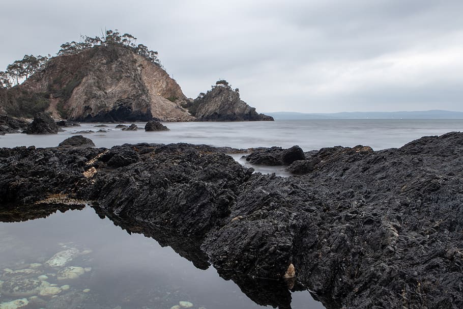 Strand, Felsen, Wellen, Wasser, Ozean, Cliff, Meer, Rock, Küste, Himmel, Natur, Landschaft, Blau, Sonnenuntergang, Rock Pool, Reflexion, szenisch, Rock - Objekt, solide, Schönheit in der Natur, Szenen - Natur, wolke - himmel, Felsformation, Ruhe, ruhige Szene, keine Leute, Tag, Land, Nicht-städtische Szene, draußen, felsige Küste, erodiert, 5K