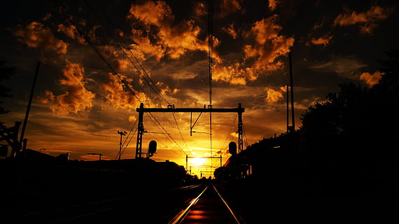treinsporen, oranje, luchten, backlit, wolken, donker, dageraad, industrie, locomotief, spoorweg, station, zon, zonsondergang, treinstation, Trein rails, transportsysteem, voertuig, wolk - lucht, hemel, silhouet, Oranje kleur, vervoer, natuur, geen mensen, wijze van transport, teken, weg, boom, dramatische hemel, buitenshuis, architectuur, auto, straat, spoor transport, ingebouwde structuur, 5K, CC0, publiek domein, royaltyvrij