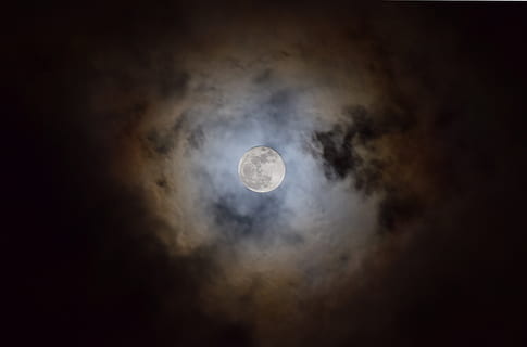 mėnulis, debesys, dangus, naktis, pilnatis, šviesa, tamsus, fonas, astronomija, naktinė nuotrauka, erdvė, tamsoje, mėnulio šviesa, galaktika, drumstas, planetoje, visatos, kosmosas, naktinis dangus, debesis - dangus, grožis gamtoje, nėra žmonių, pobūdį, vaizdai - gamta, ramybė, lauke, žemas kampo vaizdas, geometrinės formos, figūra, ratą, planetinis mėnulis, žvalgymas, užtemimas, 5K, CC0, Viešasis domenas, nemokamai