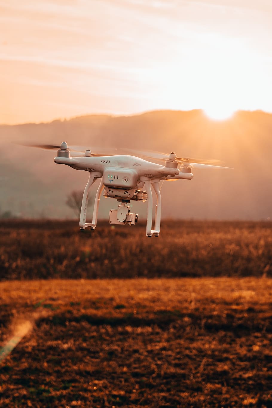 volant, dji, fantasma, 4, cel, vehicle aeri, posta de sol, drone, naturalesa, tecnologia, a l'aire, avió, cap gent, llum solar, moviment, transport, a l'aire lliure, vigilància, manera de transport, centrar-se en primer pla, futurista, càmera - equip fotogràfic, flare de la lent, 5K